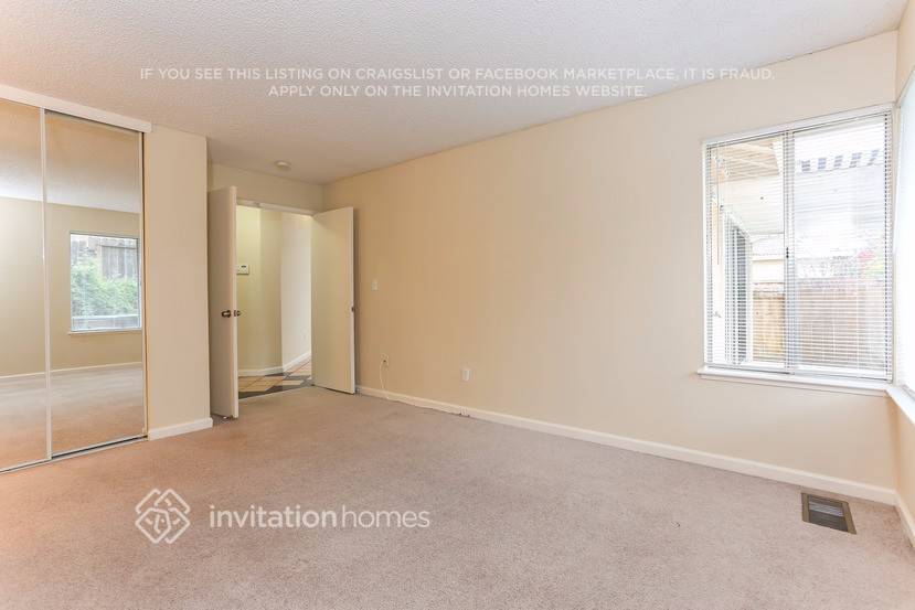 Building Photo - 1080 Mission Cir