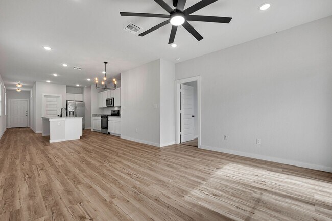 Building Photo - Cozy 3 Bedroom Home in Blue Ridge Ranch- Growing Southeast San Antonio Area!