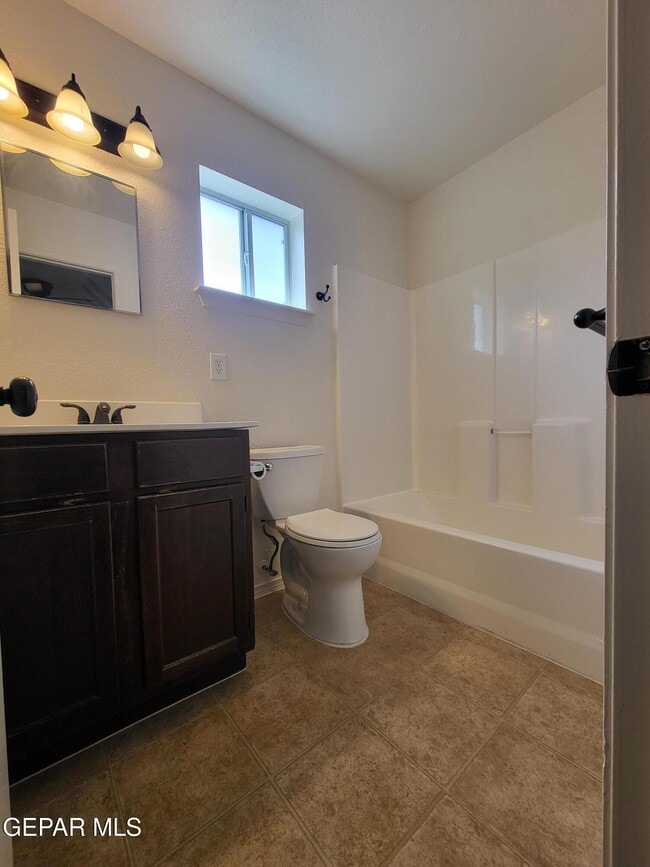 Building Photo - 1733 Shreya St