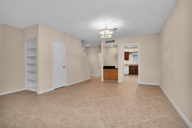 Building Photo - 938 Memorial Village Dr
