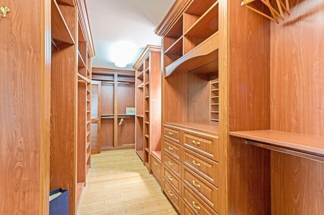 Building Photo - 825 Marbella Ln