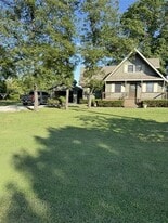 Building Photo - 230 Lakeshore Dr