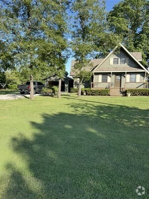 Building Photo - 230 Lakeshore Dr