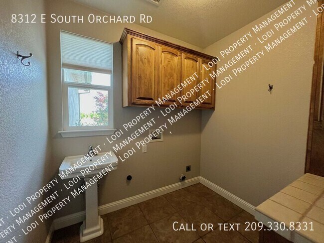 Building Photo - 8312 E Orchard Rd
