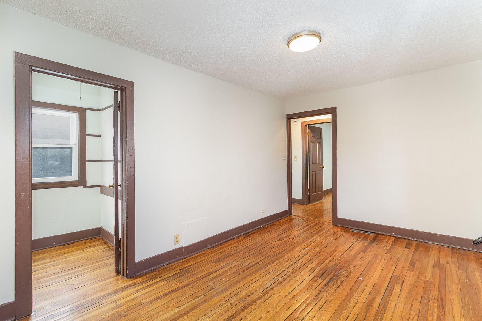 Building Photo - 447 Banfil St