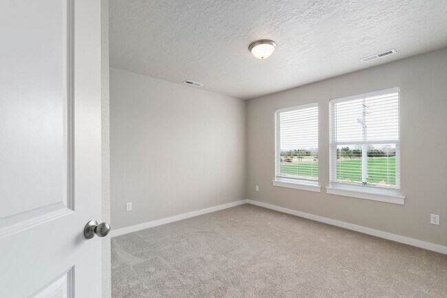 Building Photo - Charming & Modern Townhouse in Meridian!