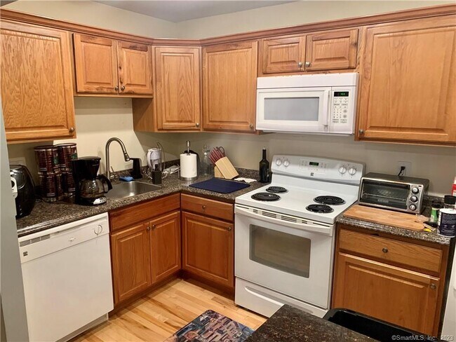 Building Photo - 3004 Madison Ave