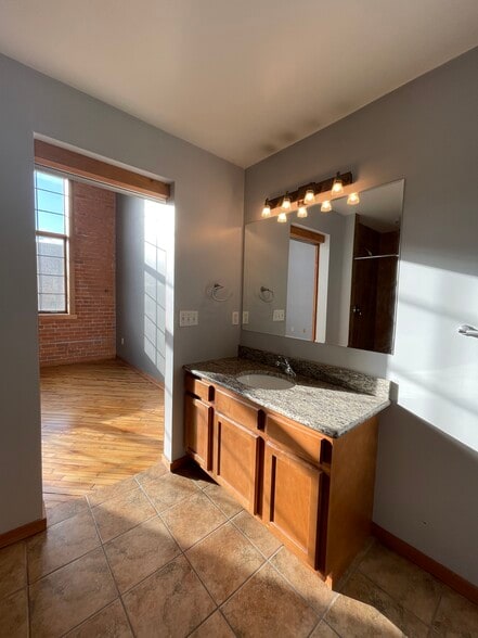 Master en-suite bath - 2003 Brooklyn