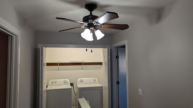 Second Floor laundry - Washer and Dryer provided) - 5863 Woodland Dr