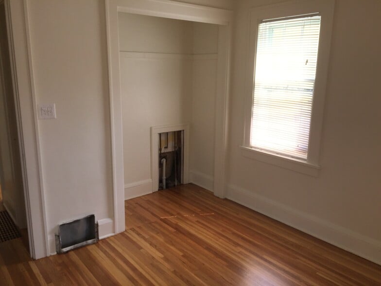 Building Photo - 3036 37th Ave S