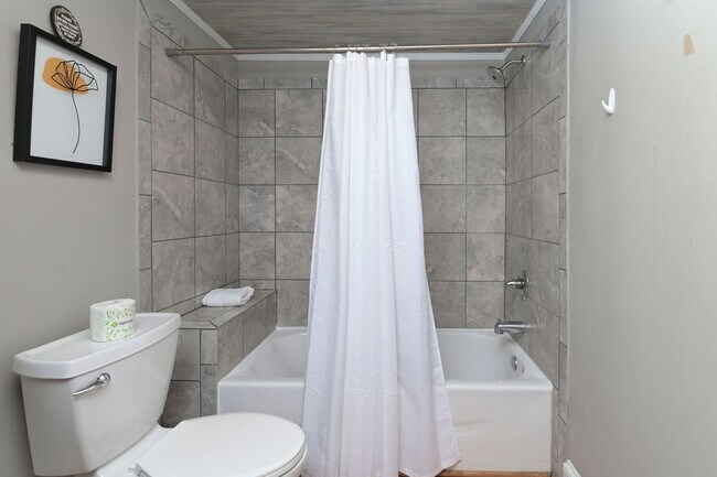 Building Photo - Walkable State Street Gem in the Heart of West Columbia