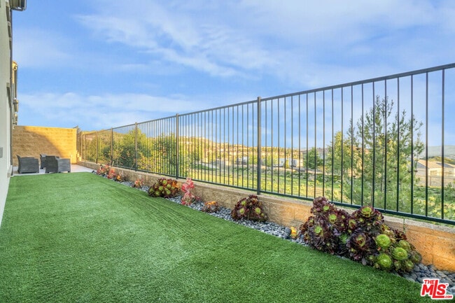 Building Photo - 20818 Bur Oak Cir