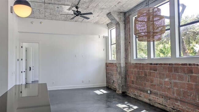 Building Photo - 2323 Polk St