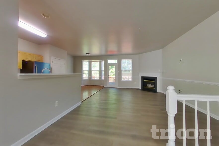 Building Photo - 10022 Juniper Dr