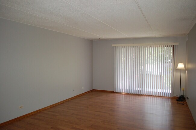 Building Photo - 5S070 Pebblewood Ln