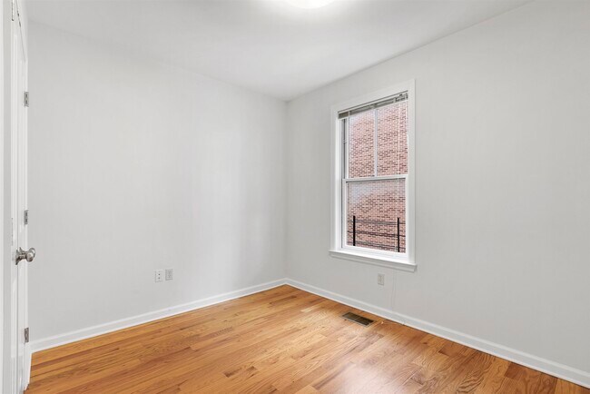 Building Photo - 443 Whiton St