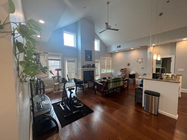 Building Photo - 2 Fall Pippin Ln