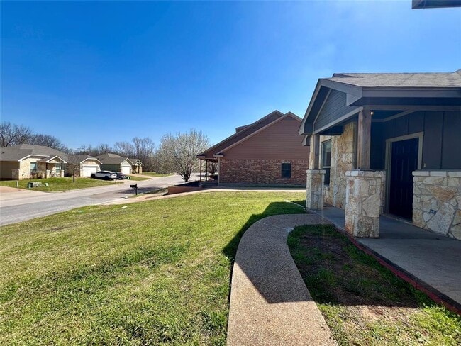 Building Photo - 112 Flat Creek Dr