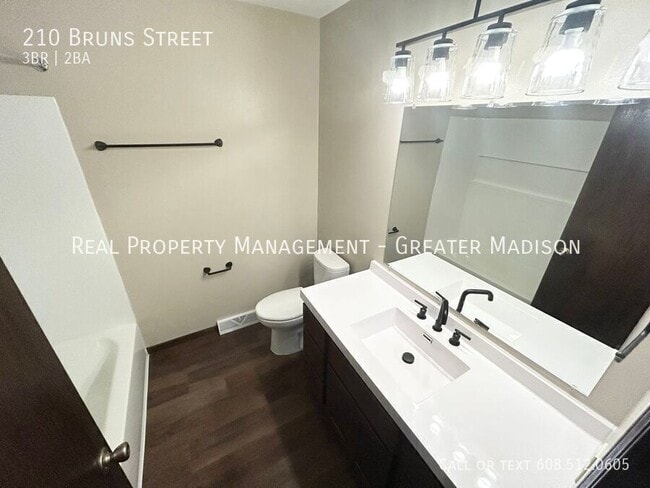 Building Photo - 210 Bruns St