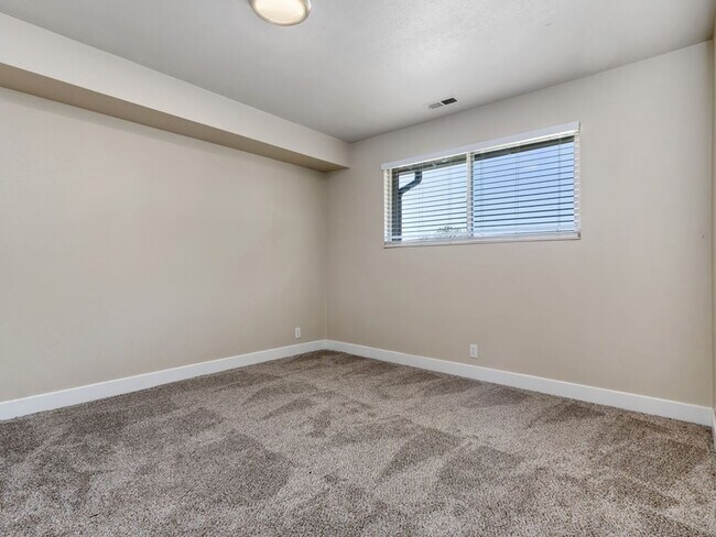 Building Photo - 1355 N Redwood Rd