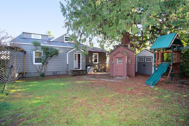 Building Photo - 1005 NE 58th Ave