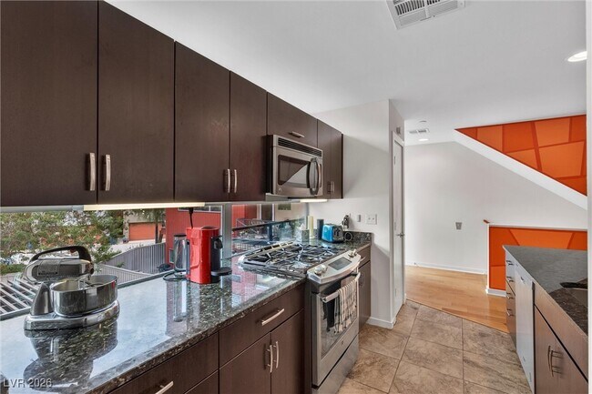 Building Photo - 2006 Yaupon Ave