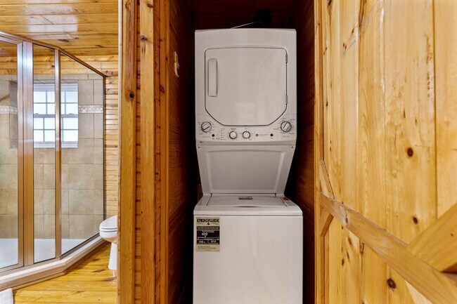 Building Photo - 3905 Fern Brook Way