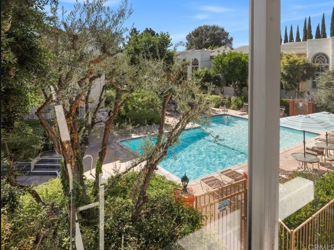 Building Photo - 5323 Coldwater Canyon Ave