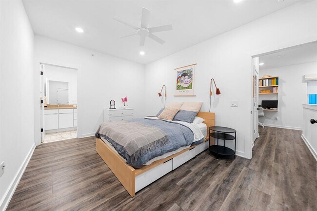 Building Photo - 5924 S Congress Ave