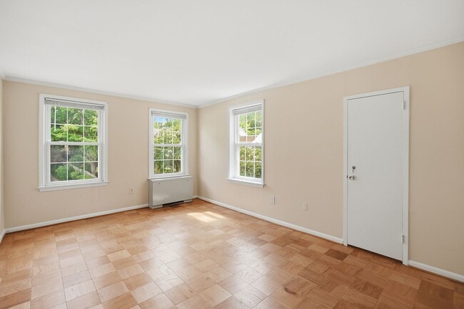 Building Photo - 3535 Chevy Chase Lake Dr