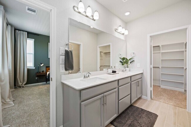 Building Photo - 16106 Oregon Oak Dr