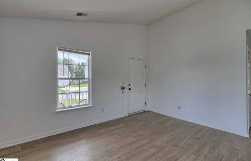 Building Photo - 210 Seven Pines Ct