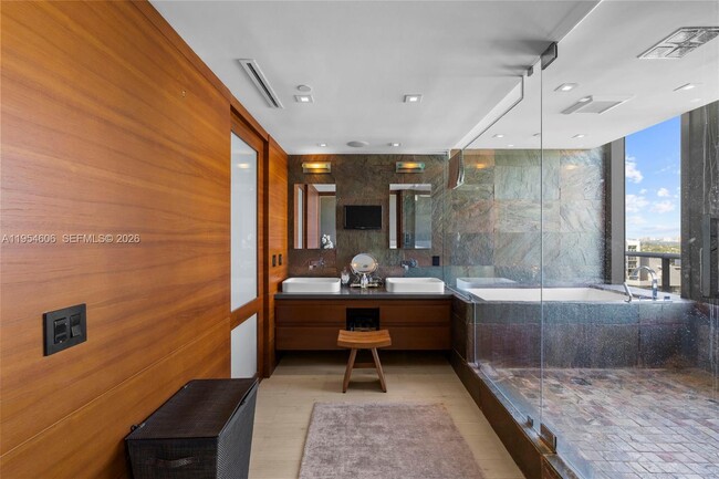 Building Photo - 5875 Collins Ave