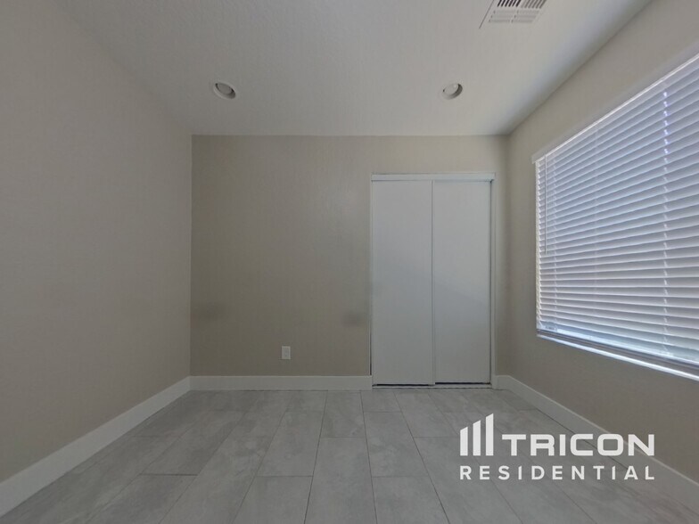 Building Photo - 3361 S 98th Ln