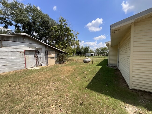 Building Photo - 1154 FM 1395