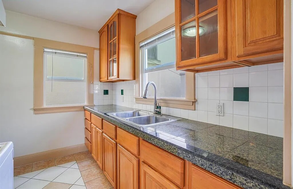 Building Photo - 315 E 15th St