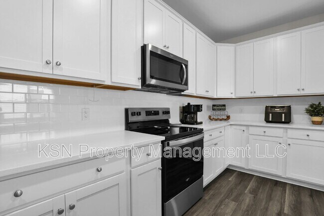 Building Photo - 107 Firefly Cir