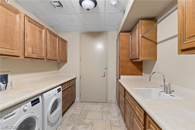 Building Photo - 9103 Alta Dr