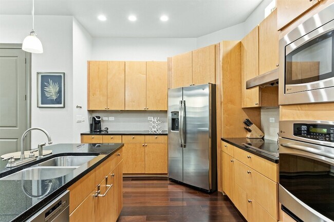 Building Photo - 1207 Beaconsfield Lane
