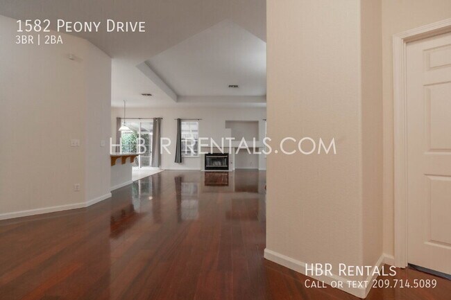 Building Photo - 1582 Peony Dr