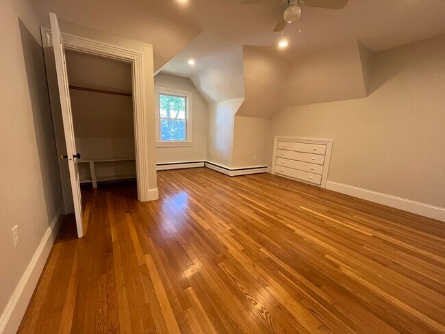 Building Photo - 90 Lyndhurst St