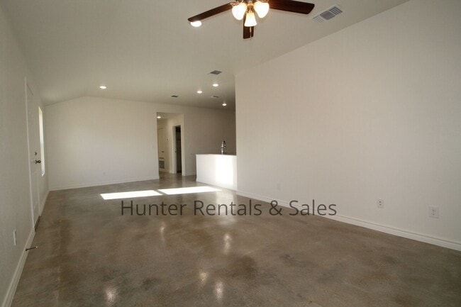 Building Photo - Exceptional 3 Bedroom Heights Duplex