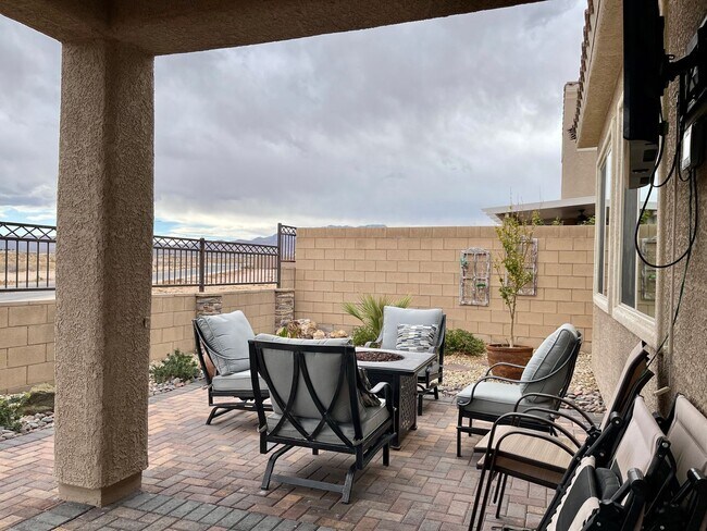 Building Photo - Fully Furnished Designer Home in Guard-Gated Rhodes Ranch – Short-Term Luxury Rental