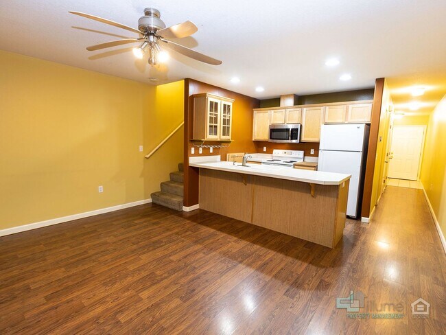 Building Photo - 5215 SE Pardee St