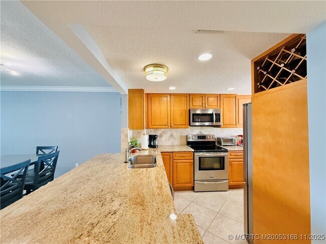 Building Photo - 10680 S Ocean Dr