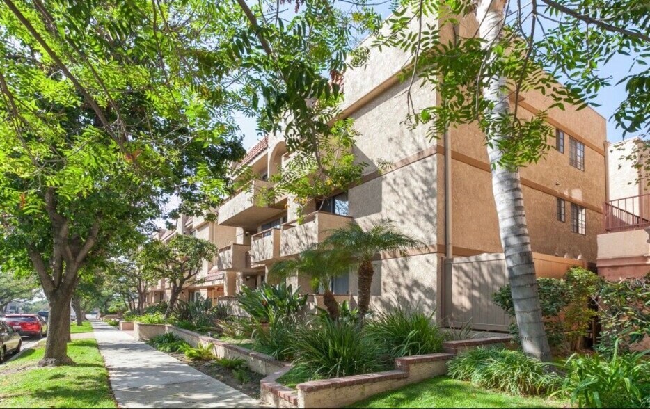 Building Photo - 441 E San Jose Ave