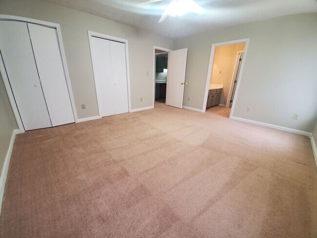 Building Photo - 909 Benevente Loop