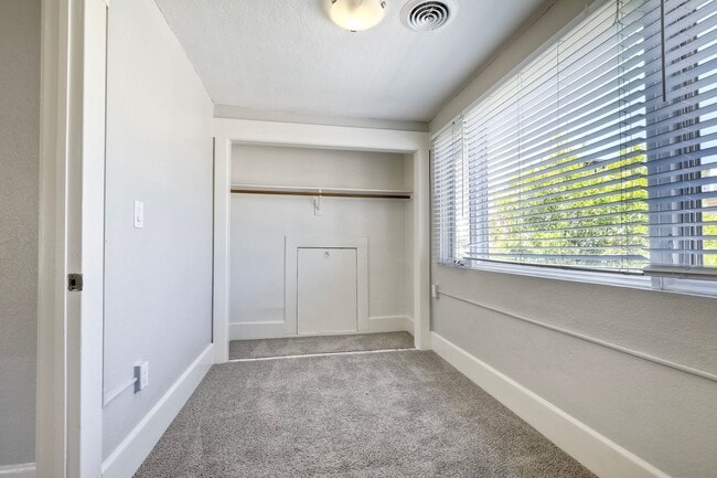Building Photo - 4052 Albatross St