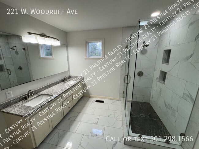 Building Photo - 221 W Woodruff Ave