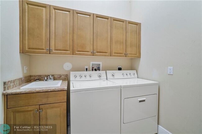 Building Photo - 9722 Clemmons St
